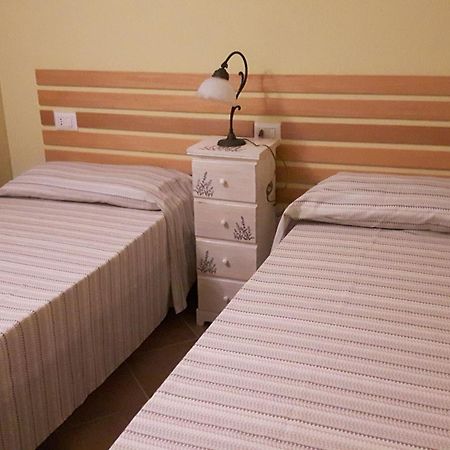 B&B La villetta rossa Anzio Esterno foto