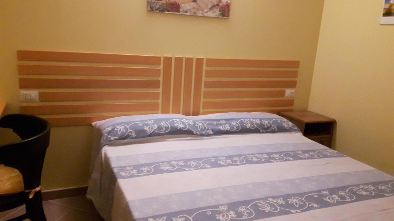 B&B La villetta rossa Anzio Esterno foto